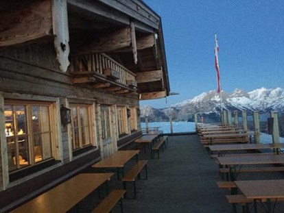 Hotel Immobilien - Kaufen - TOP Bergrestaurant mit Apartments direkt an der Skipiste im Salzburger Land  zu verkaufen! - Kaufangebot  TOP-modernes Bergrestaurant mit Apartments - direkt an der Piste