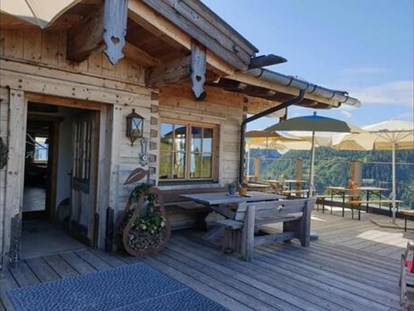 Hotel Immobilien - Kaufen - TOP Bergrestaurant mit Apartments direkt an der Skipiste im Salzburger Land zu verkaufen! - Kaufangebot  TOP-modernes Bergrestaurant mit Apartments - direkt an der Piste