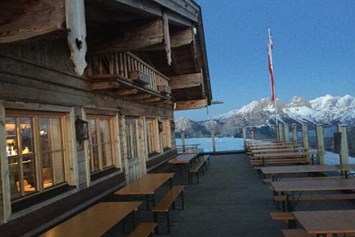 Hotel kaufen pachten: TOP Bergrestaurant mit Apartments direkt an der Skipiste im Salzburger Land  zu verkaufen! - Kaufangebot  TOP-modernes Bergrestaurant mit Apartments - direkt an der Piste